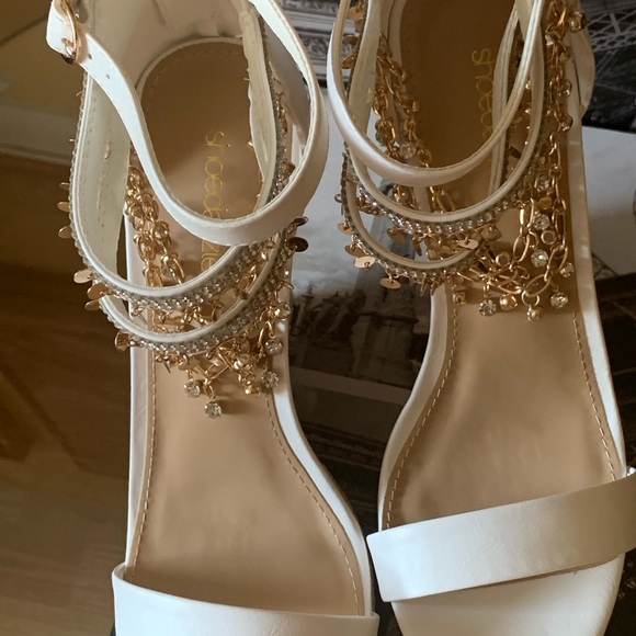 Brand new Summer Sandals with embellished trinkets.  Look good without effort! - Picture 4 of 9